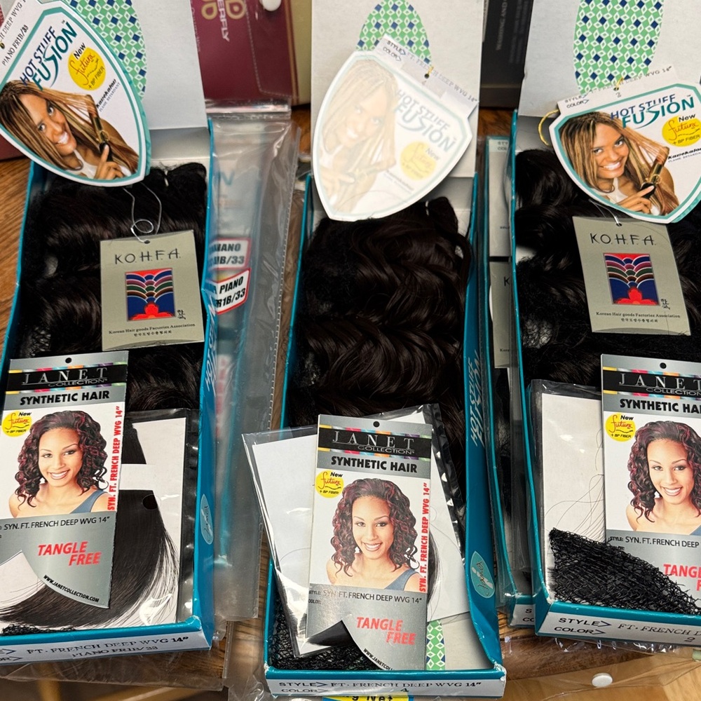 JANET COLLECTION BUNDLE 5 packages Synthetic 14” Hair weft curly free bangs